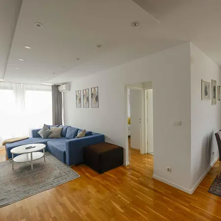 Apartment Dvor Center *