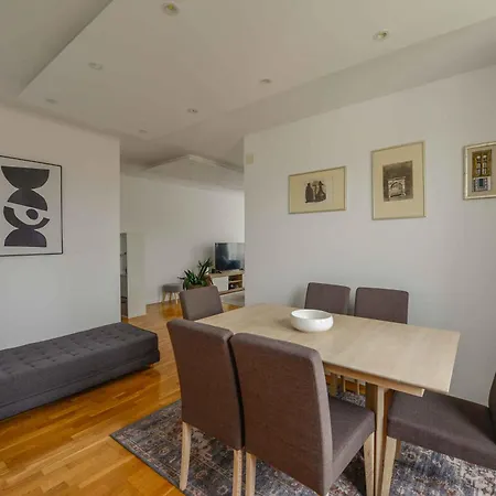 Apartment Dvor Center *