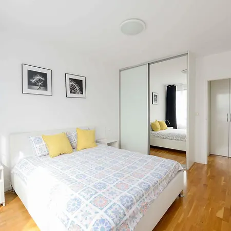 Apartment Dvor Center *